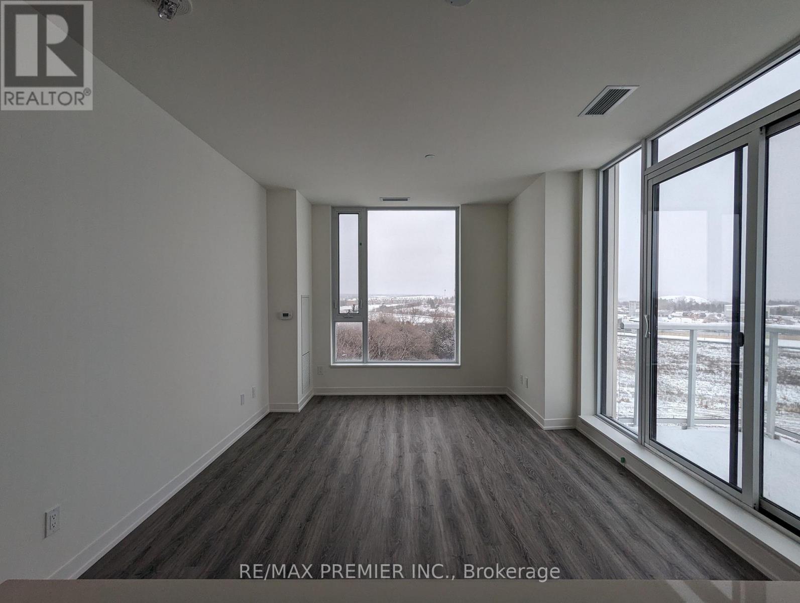 #811 6 DAVID EYER ROAD - 8