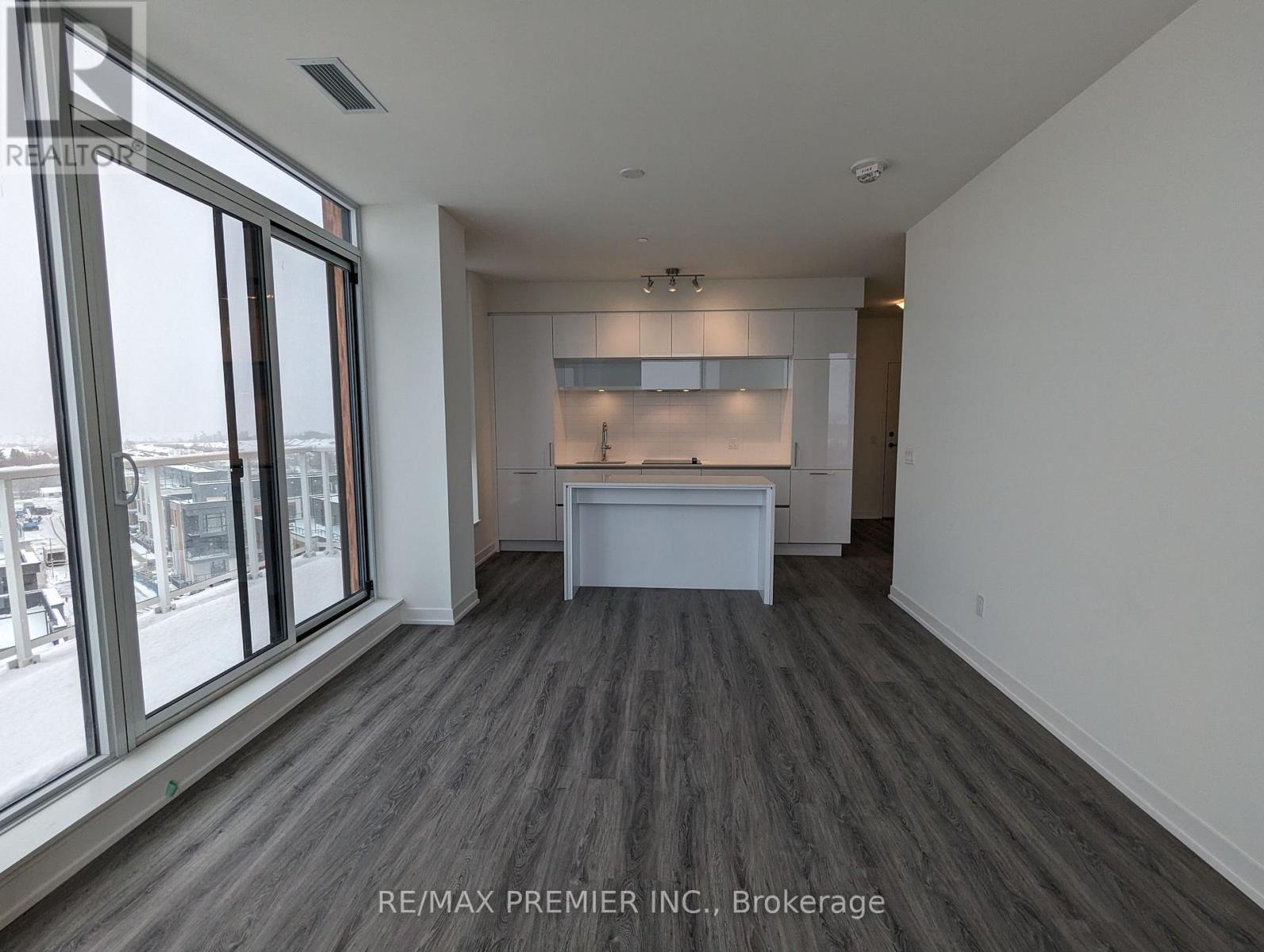 #811 6 DAVID EYER ROAD - 9