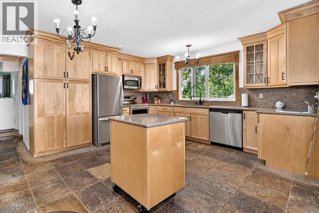 350 Silver Ridge Crescent NW, Silver Springs, Calgary photo 2