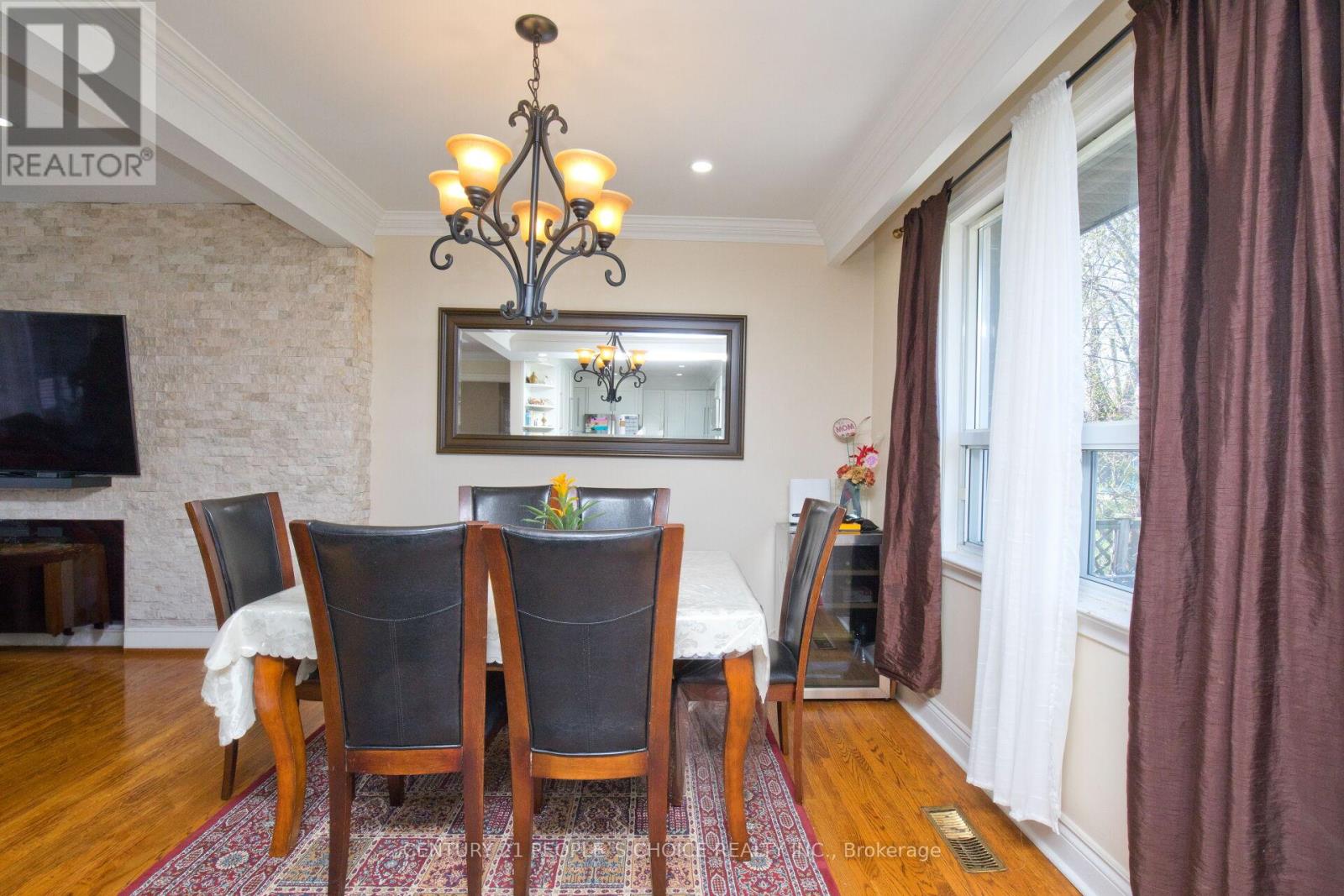 50 JEFFCOAT DRIVE - 21