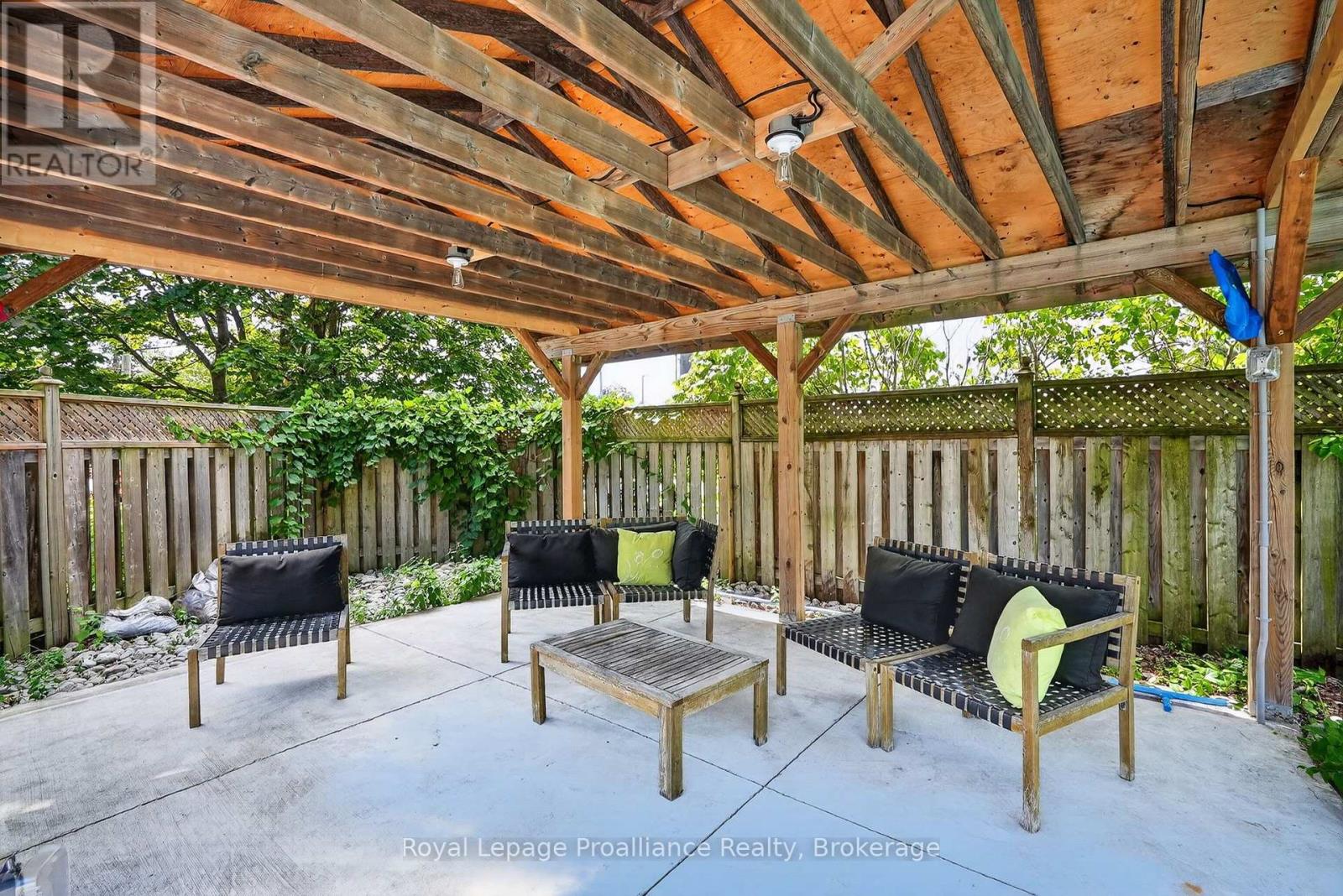 951 D'ARCY STREET - 34