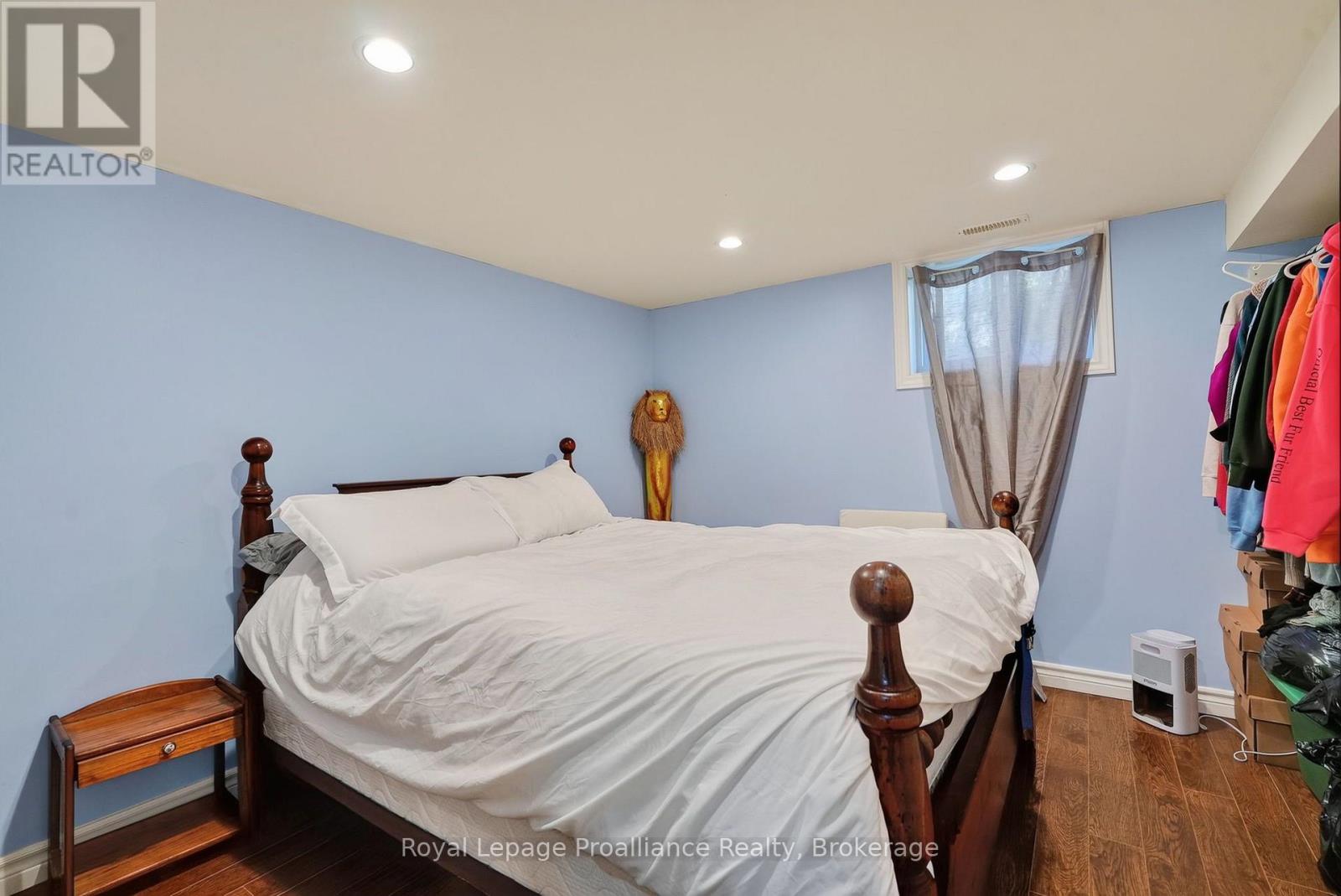 951 D'ARCY STREET - 41