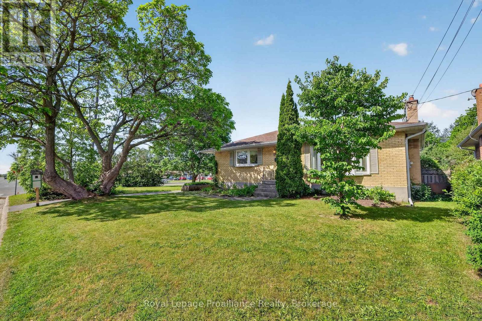 951 D'ARCY STREET - 46