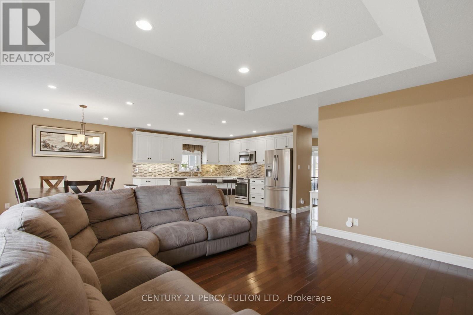 28 FREEDOM CRESCENT - 16