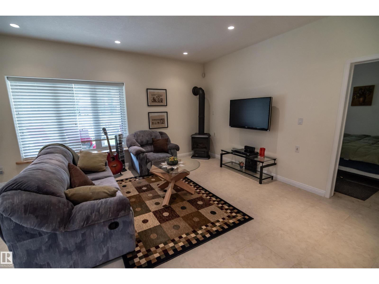 5631 49 ST - 39