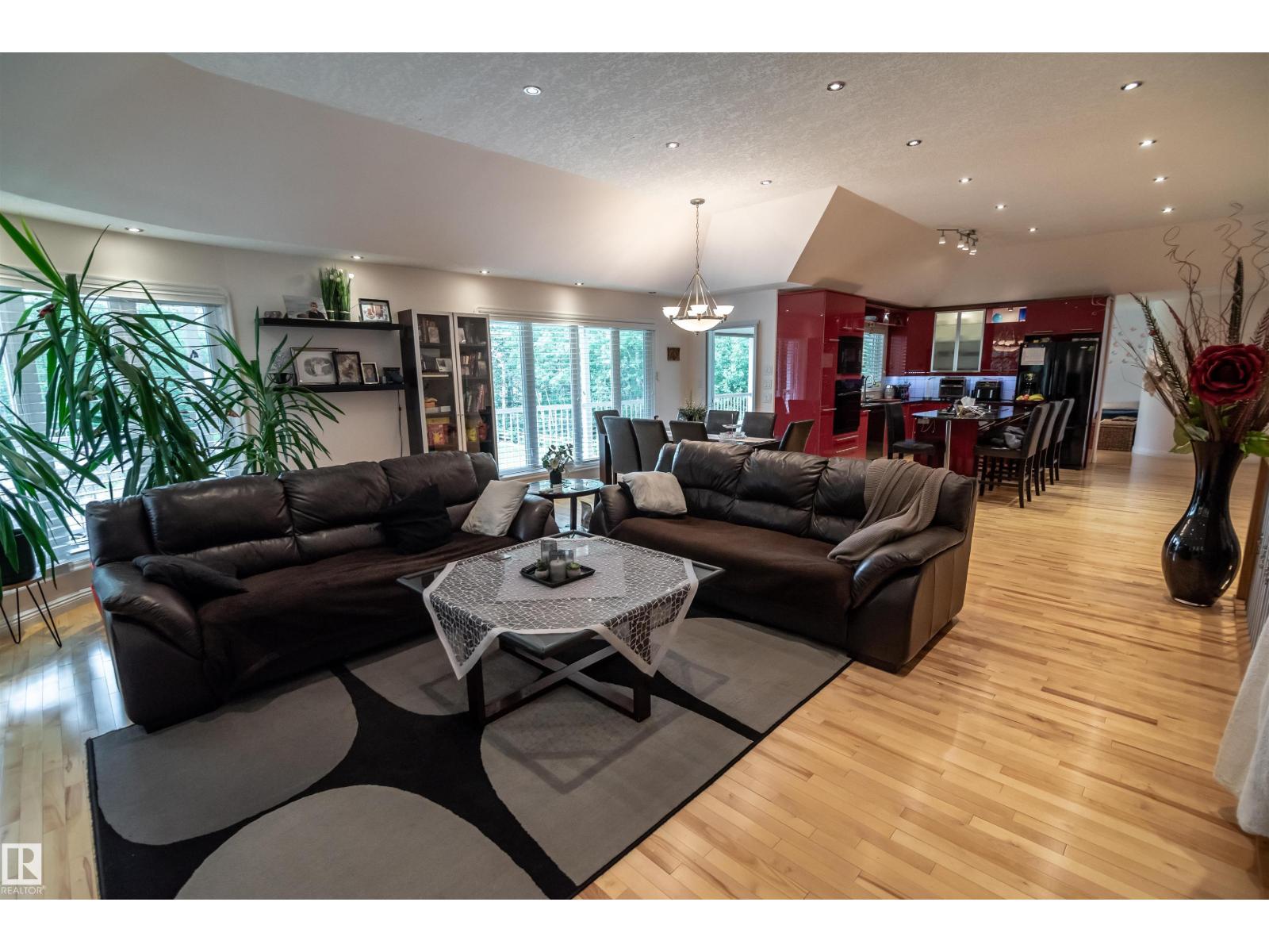 5631 49 ST - 23