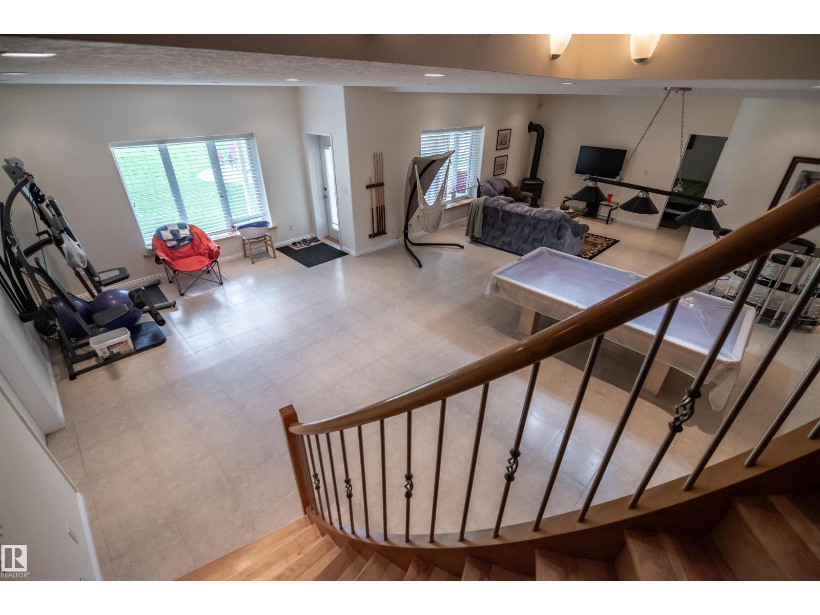 5631 49 ST - 35