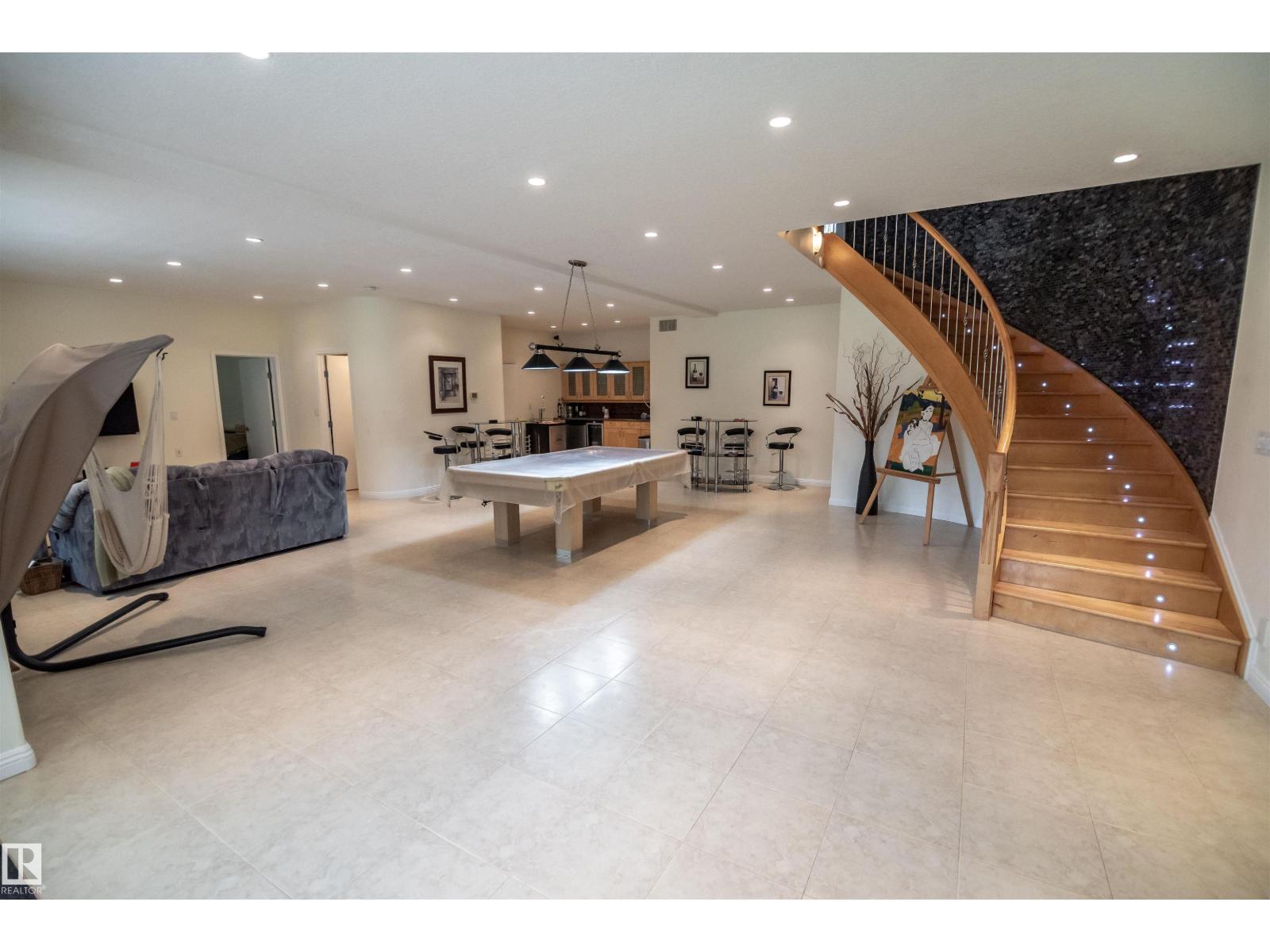 5631 49 ST - 37