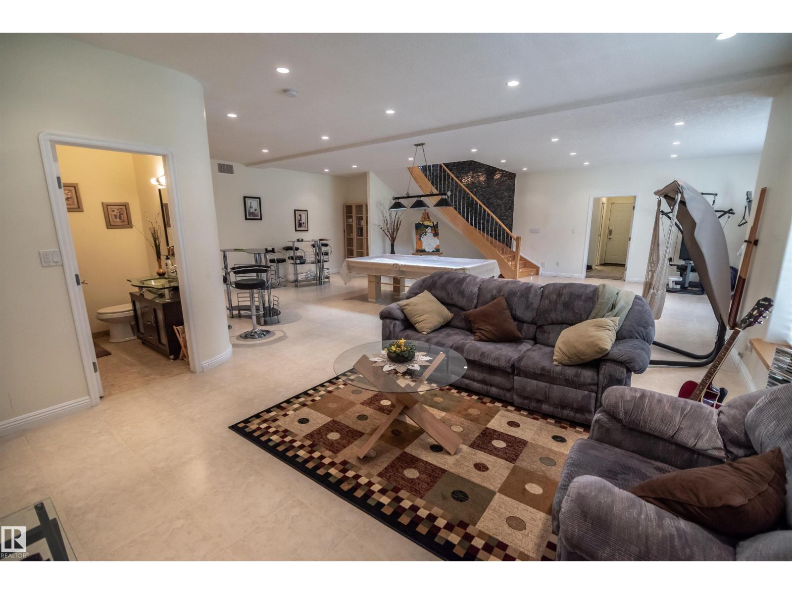 5631 49 ST - 40