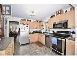 1572 Larchberry Way, Gibsons, BC V0N1V5 Photo 11