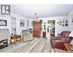 1572 Larchberry Way, Gibsons, BC V0N1V5 Photo 9