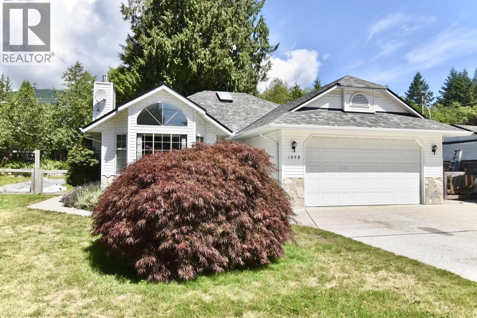 1572 LARCHBERRY WAY, Gibsons — photo 2