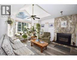 1572 Larchberry Way, Gibsons, BC V0N1V5 Photo 7