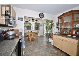 1572 Larchberry Way, Gibsons, BC V0N1V5 Photo 12