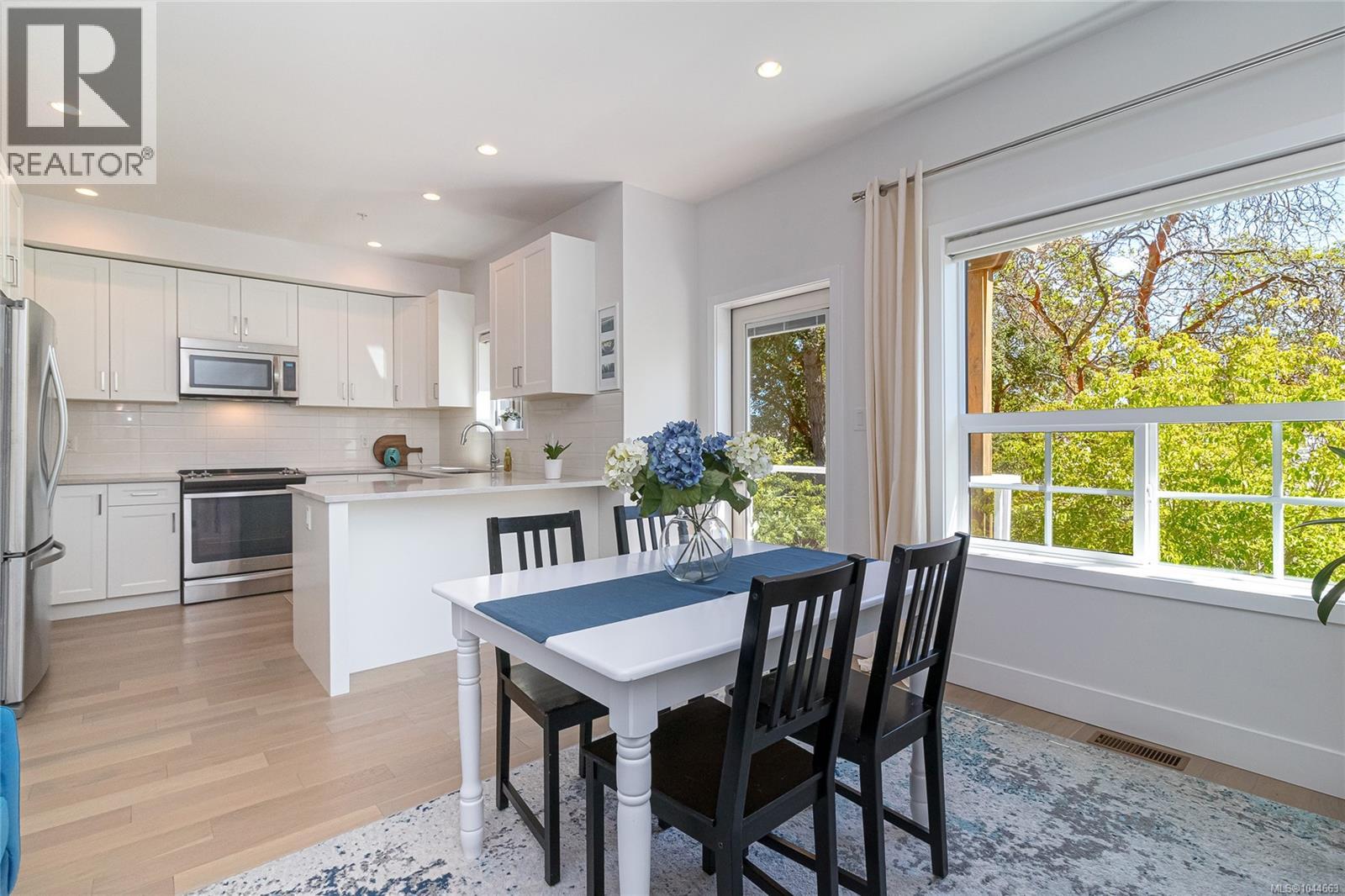 2 1649 Lloyd Place, View Royal
