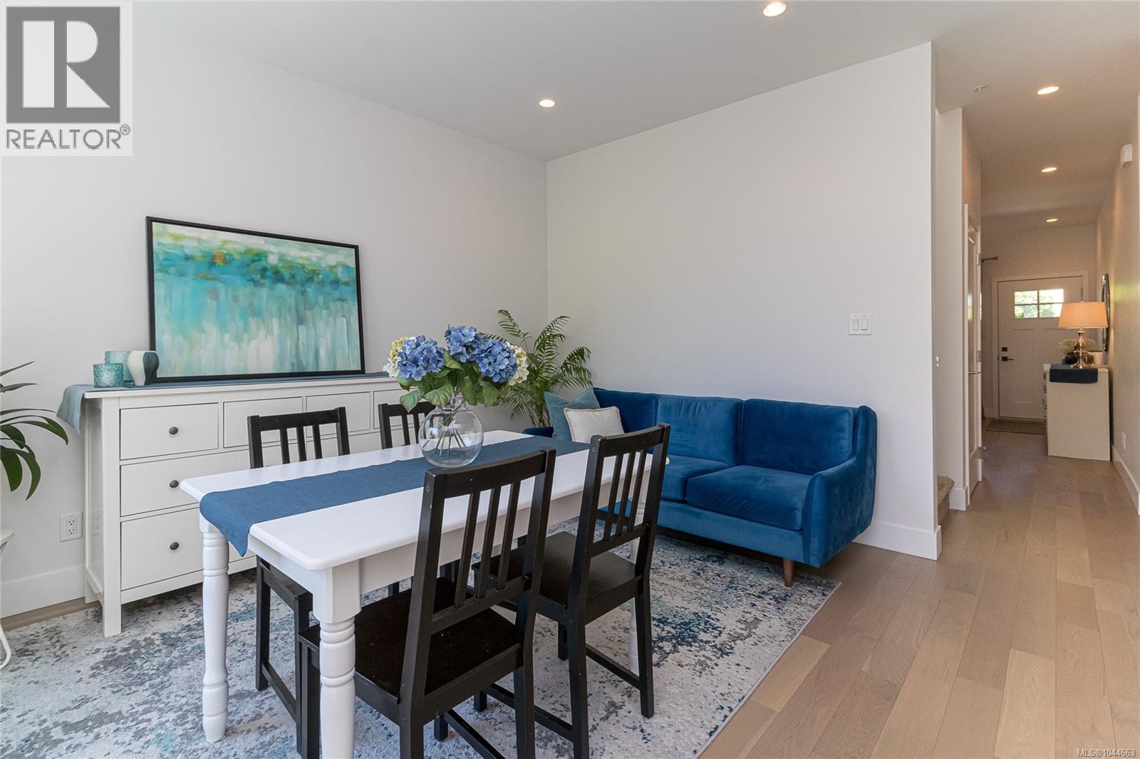 2 1649 Lloyd Place, View Royal