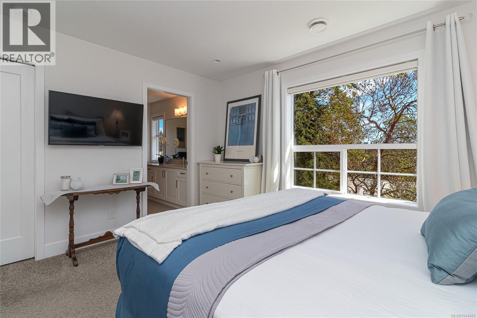 2 1649 Lloyd Place, View Royal