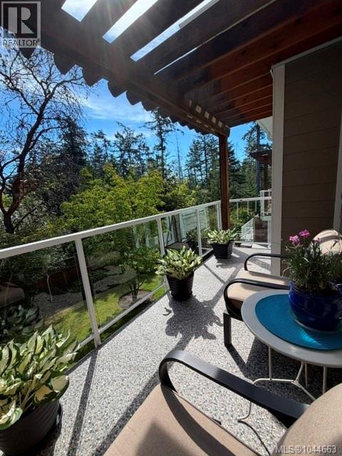 2 1649 Lloyd Place, View Royal
