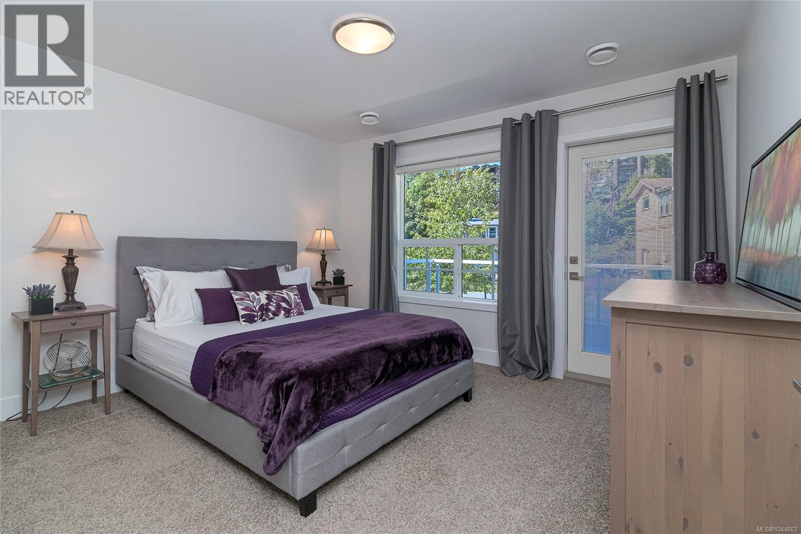 2 1649 Lloyd Place, View Royal