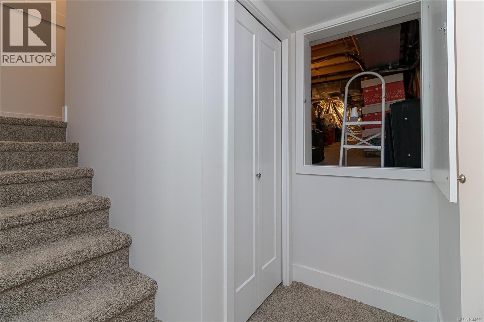 2 1649 Lloyd Place, View Royal