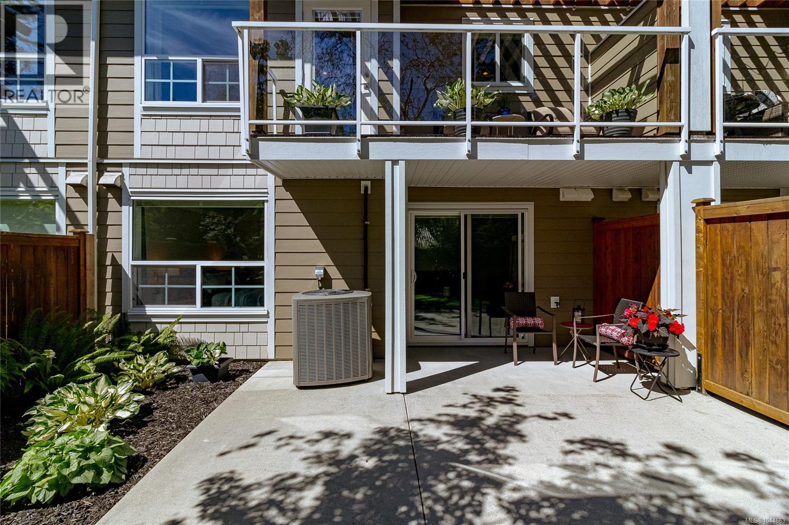 2 1649 Lloyd Place, View Royal