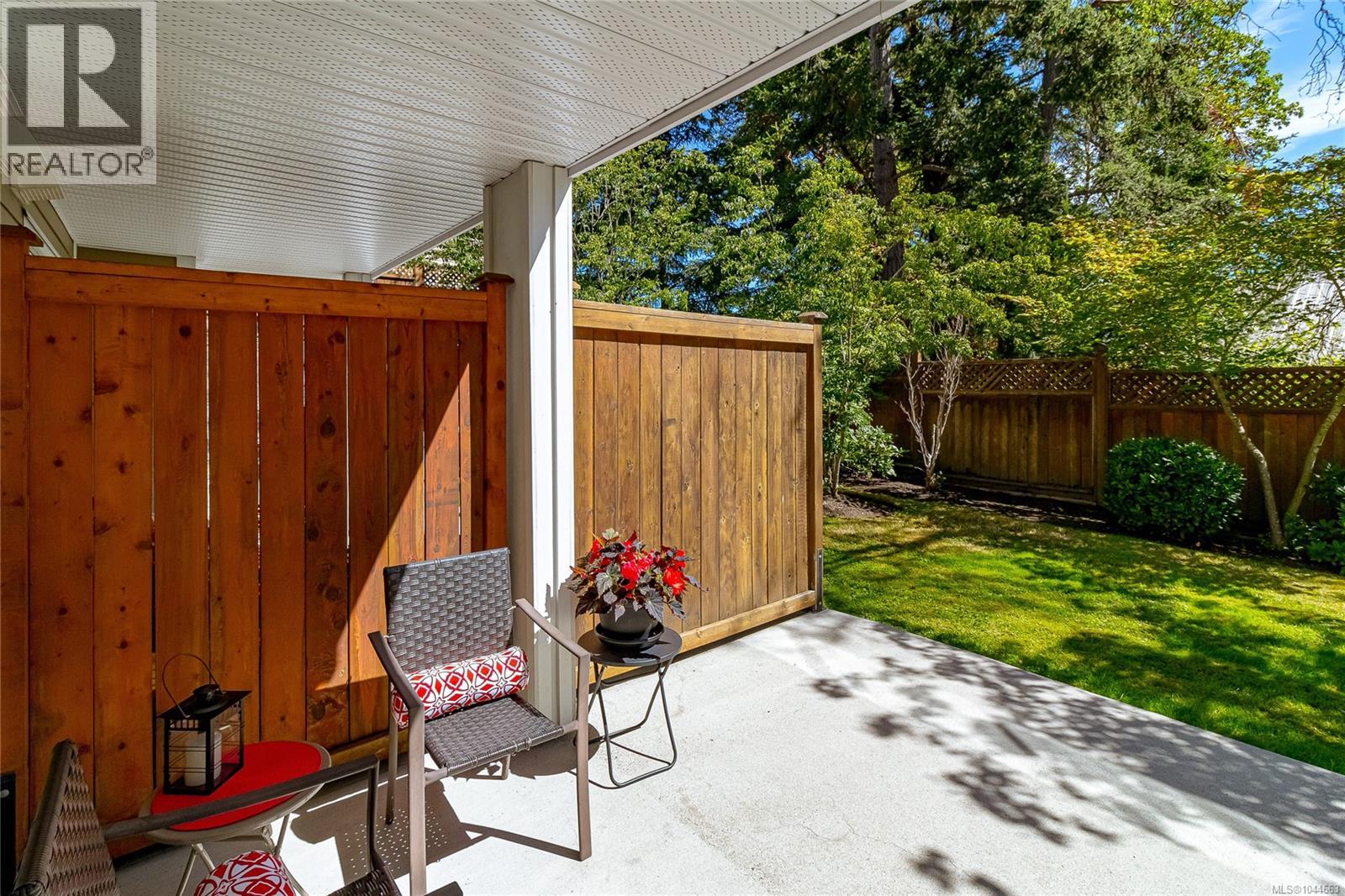 2 1649 Lloyd Place, View Royal