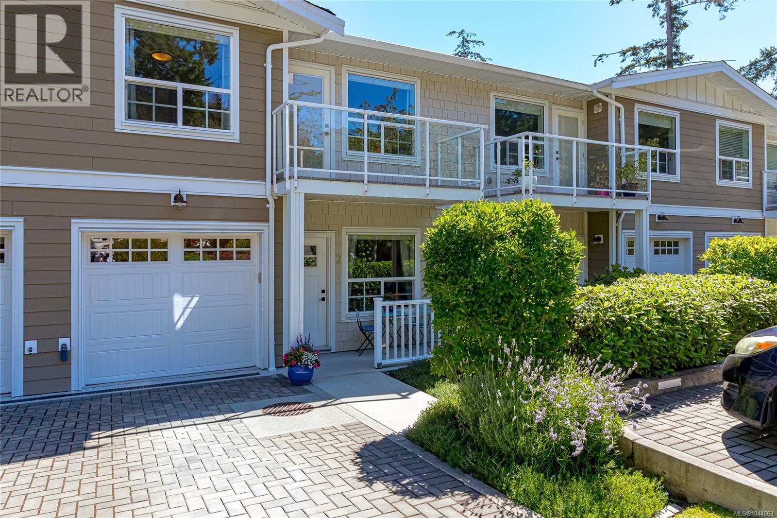 2 1649 Lloyd Place, View Royal