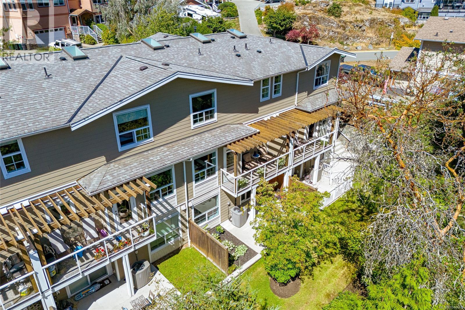 2 1649 Lloyd Place, View Royal