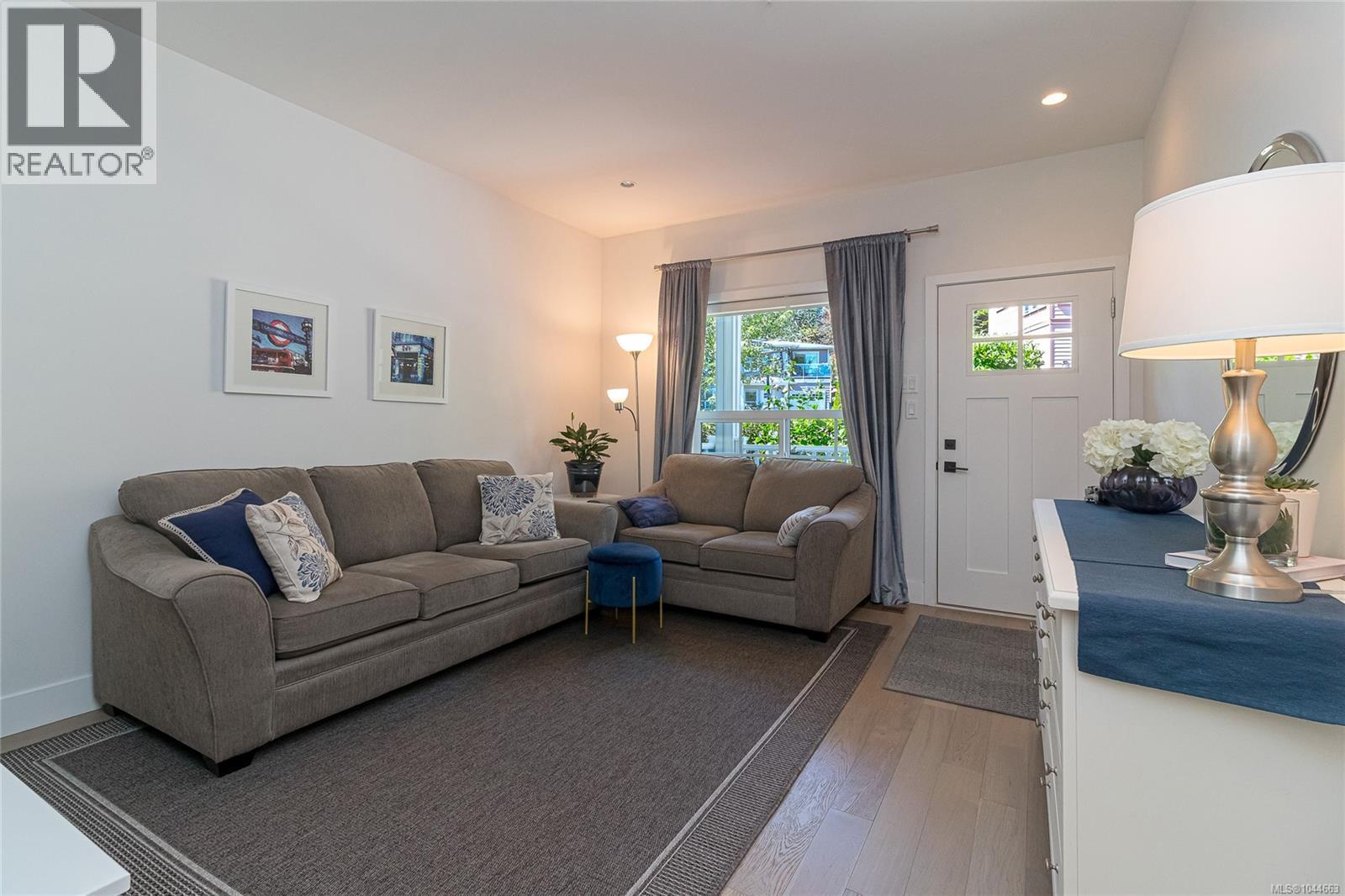2 1649 Lloyd Place, View Royal