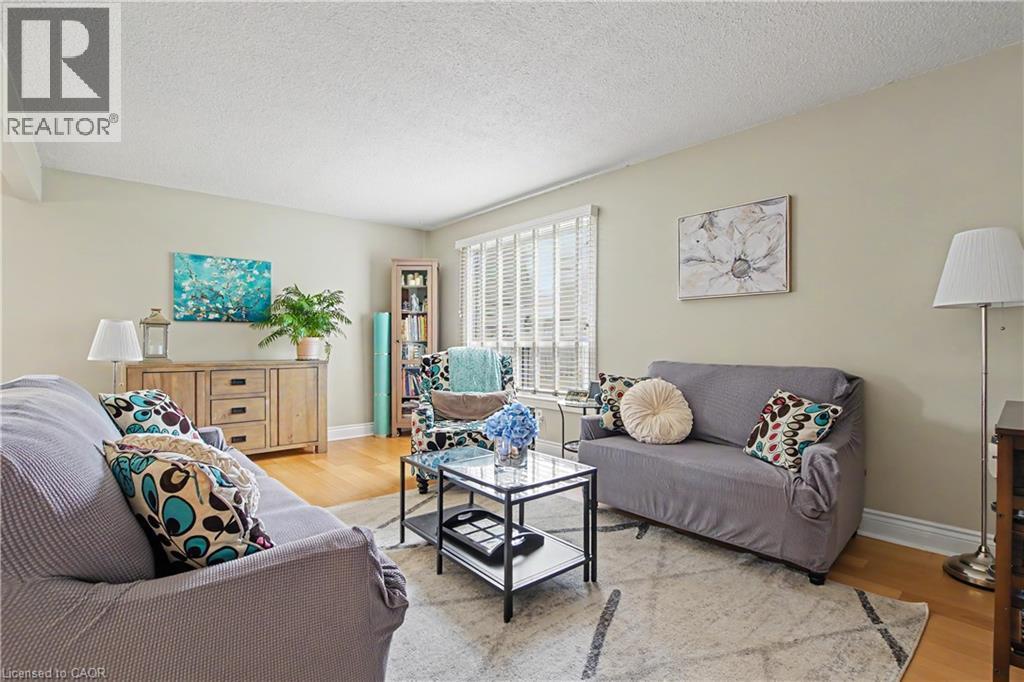 #4 661 FRANCIS Road - Image 4