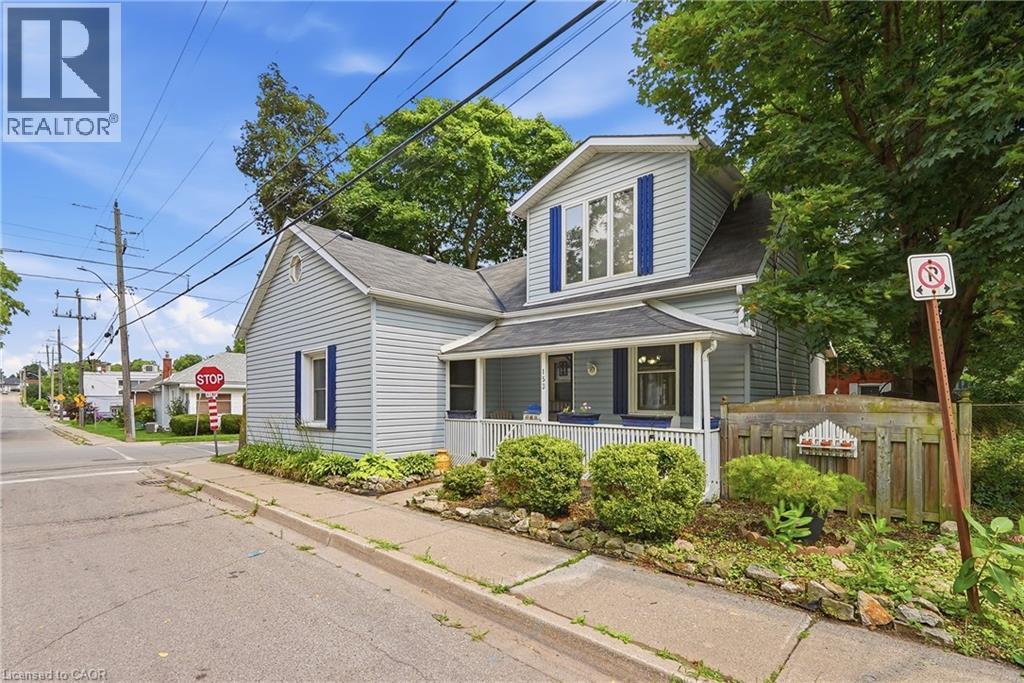 153 MONTROSE Street N - 2