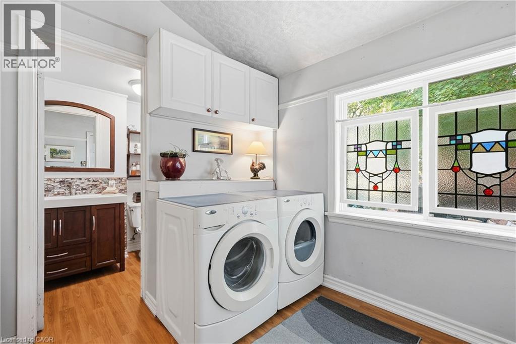 153 MONTROSE Street N - 15
