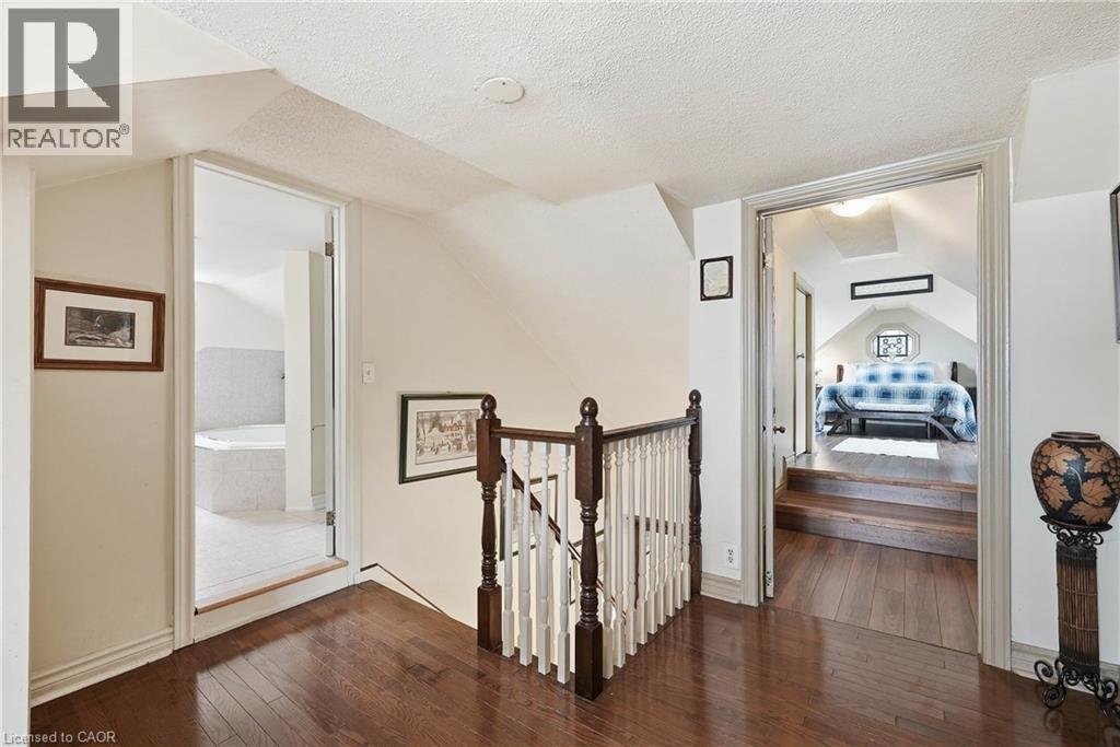 153 MONTROSE Street N - 18