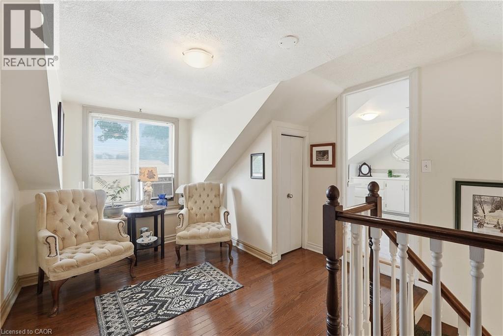 153 MONTROSE Street N - 17