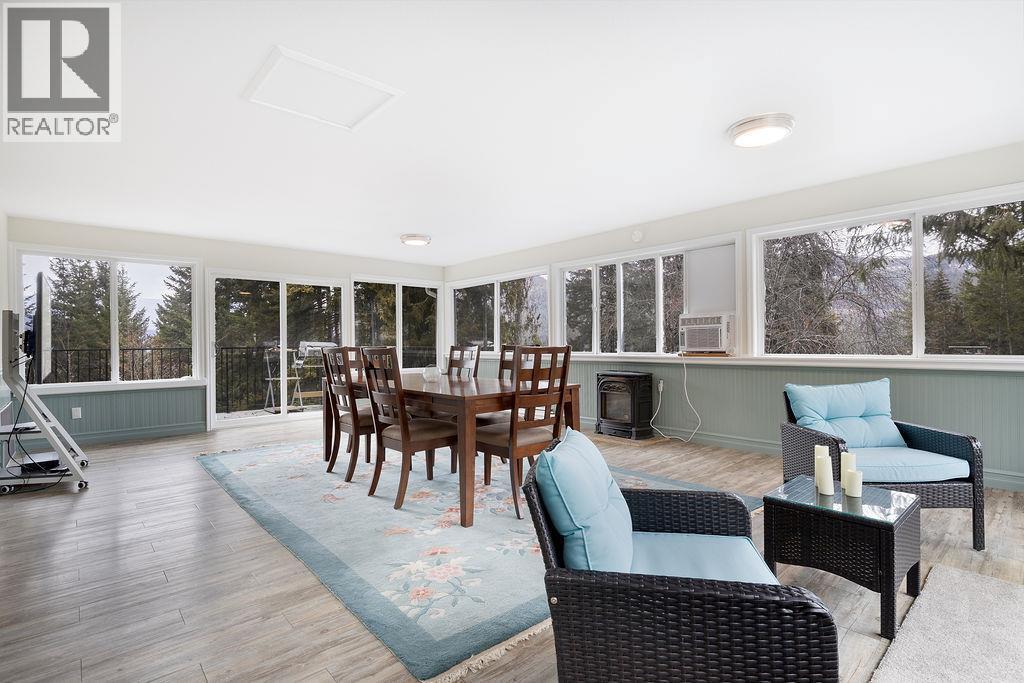 2527 Islandview Road - 10