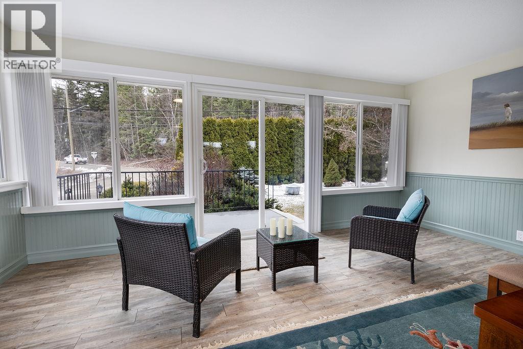 2527 Islandview Road - 11