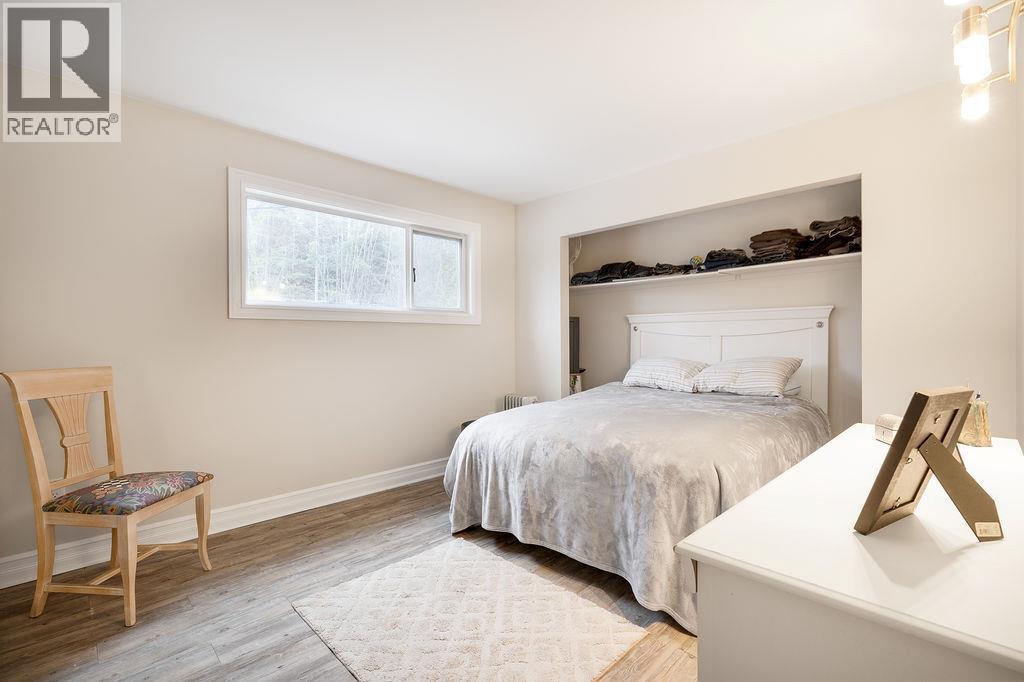 2527 Islandview Road - 14