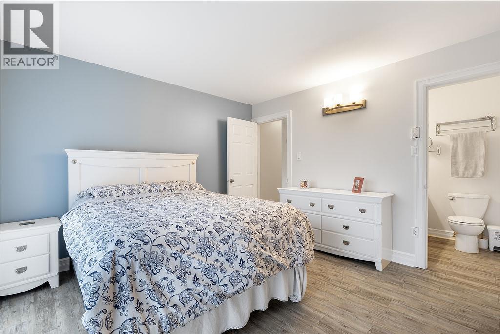 2527 Islandview Road - 17