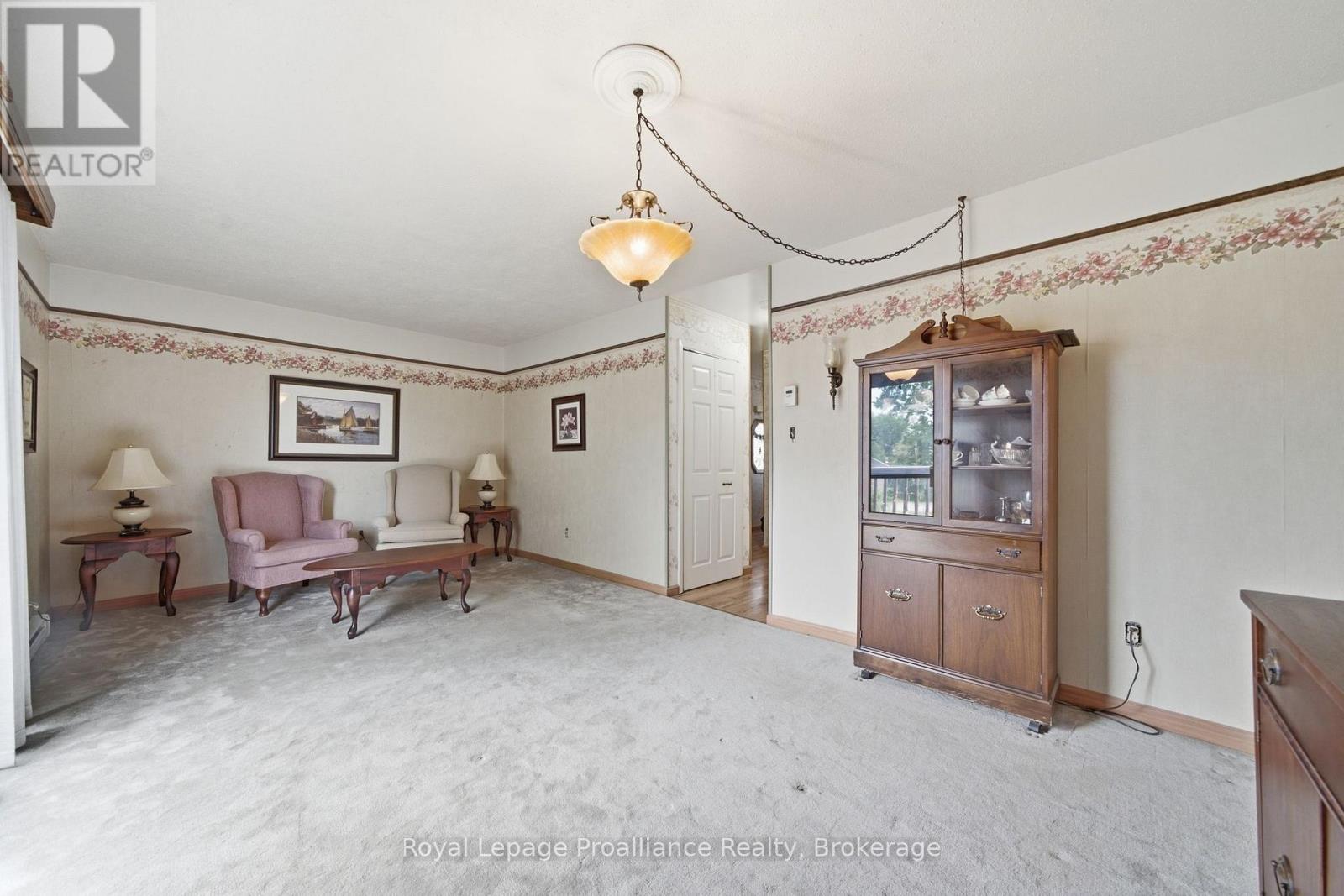 #H 11 PRINCE OF WALES DRIVE - 6
