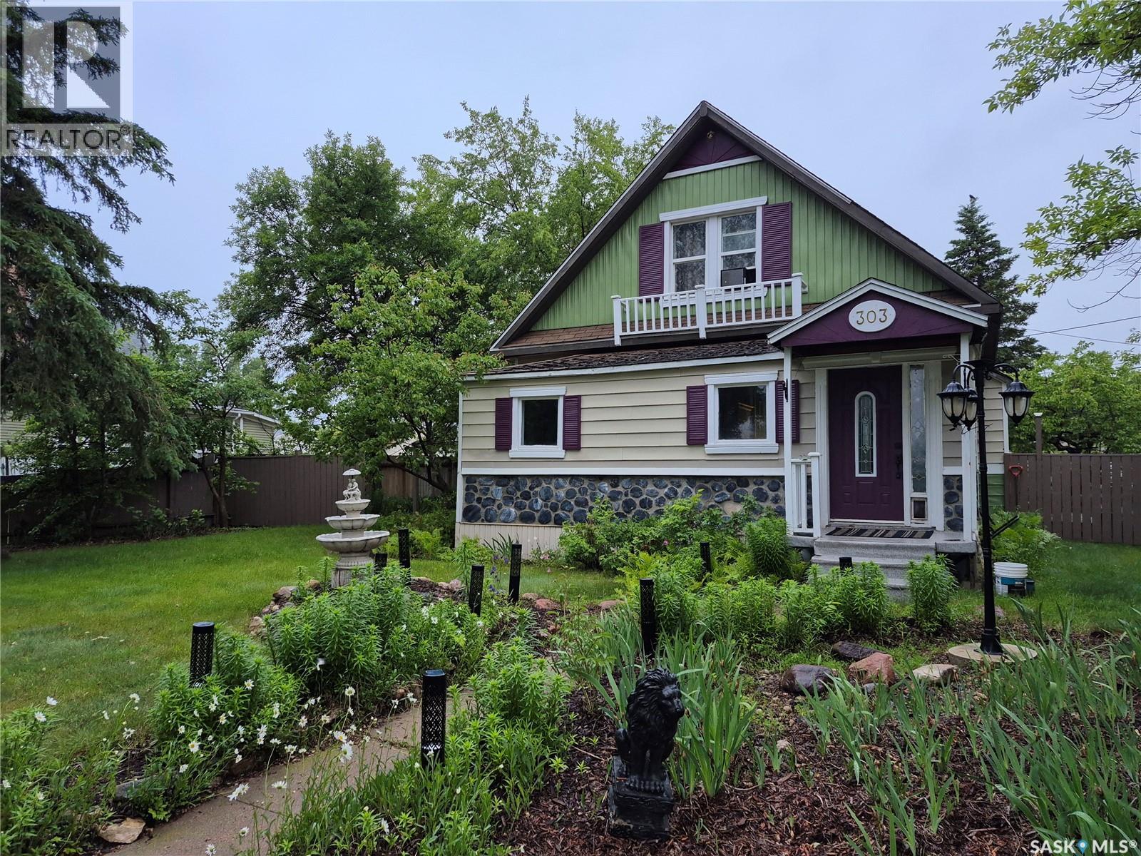 303 Edward STREET - 1