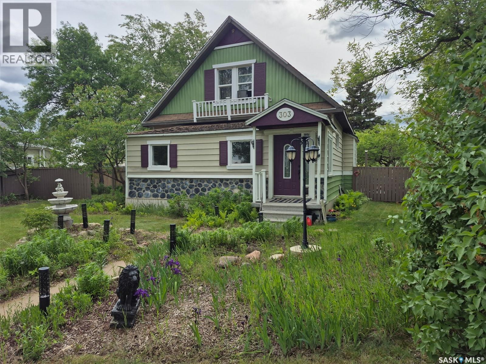 303 Edward STREET - 2