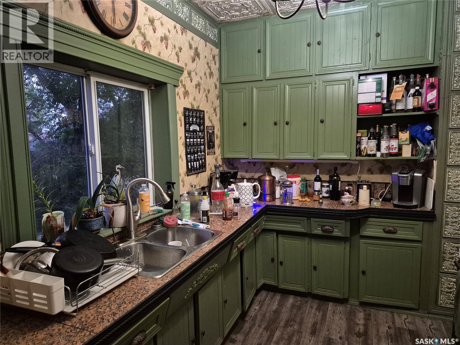 303 Edward STREET - 10
