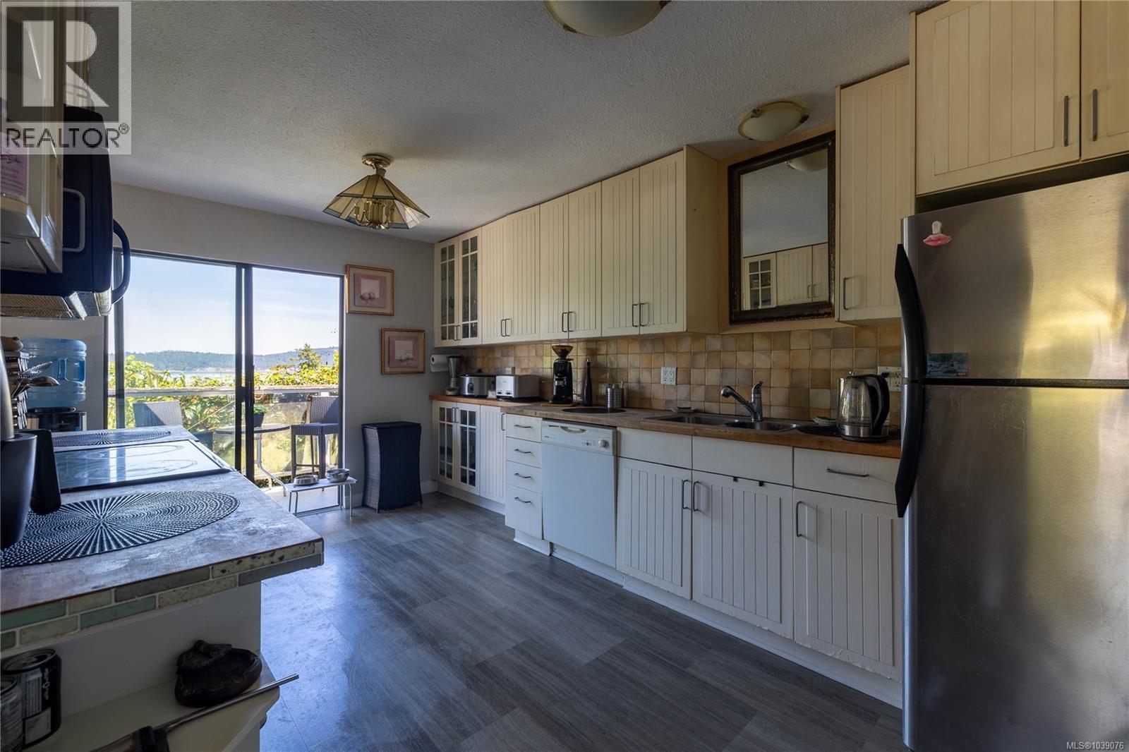 307 Maliview Dr - Image 8