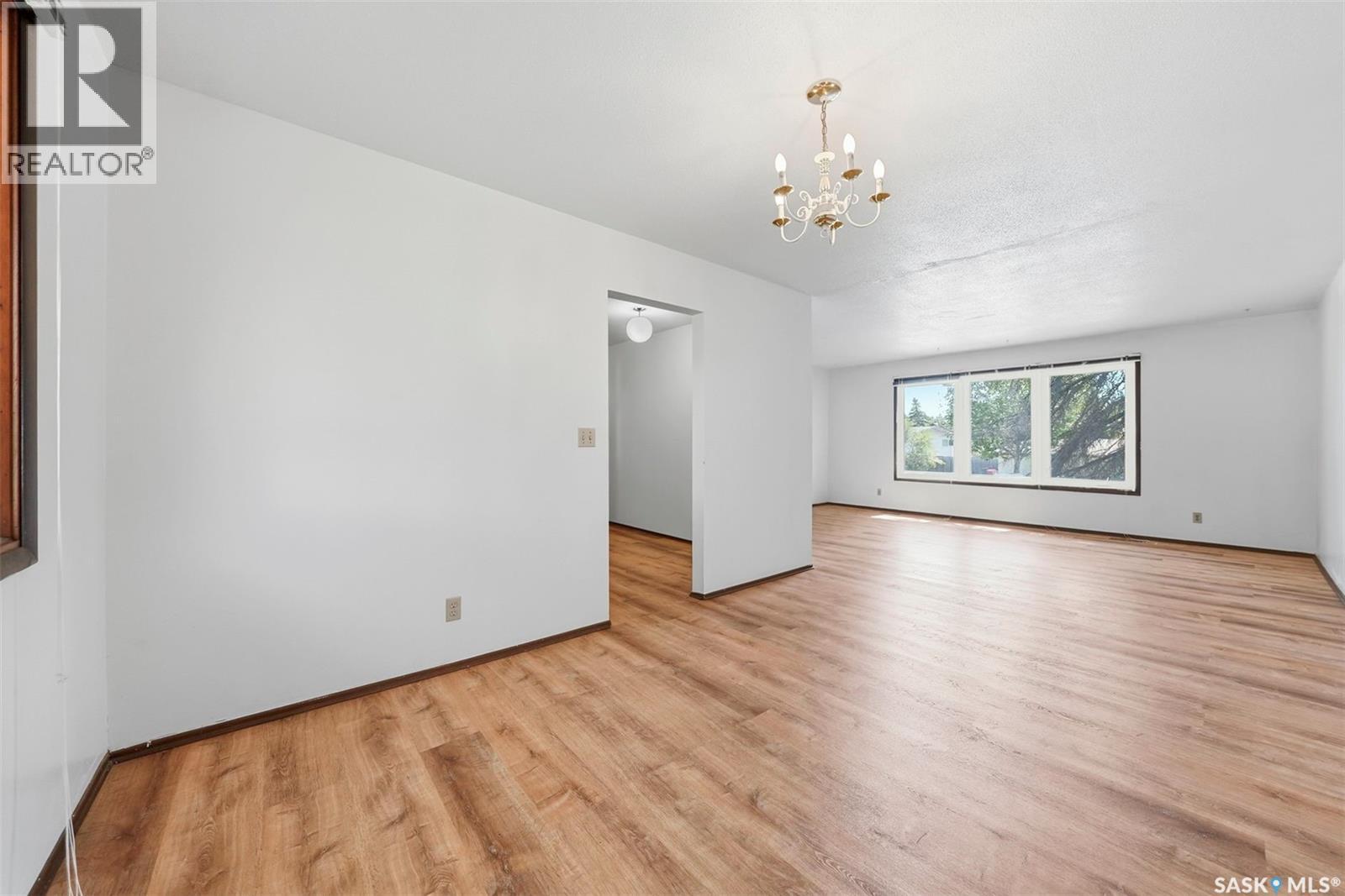 206 Carleton DRIVE - Image 8