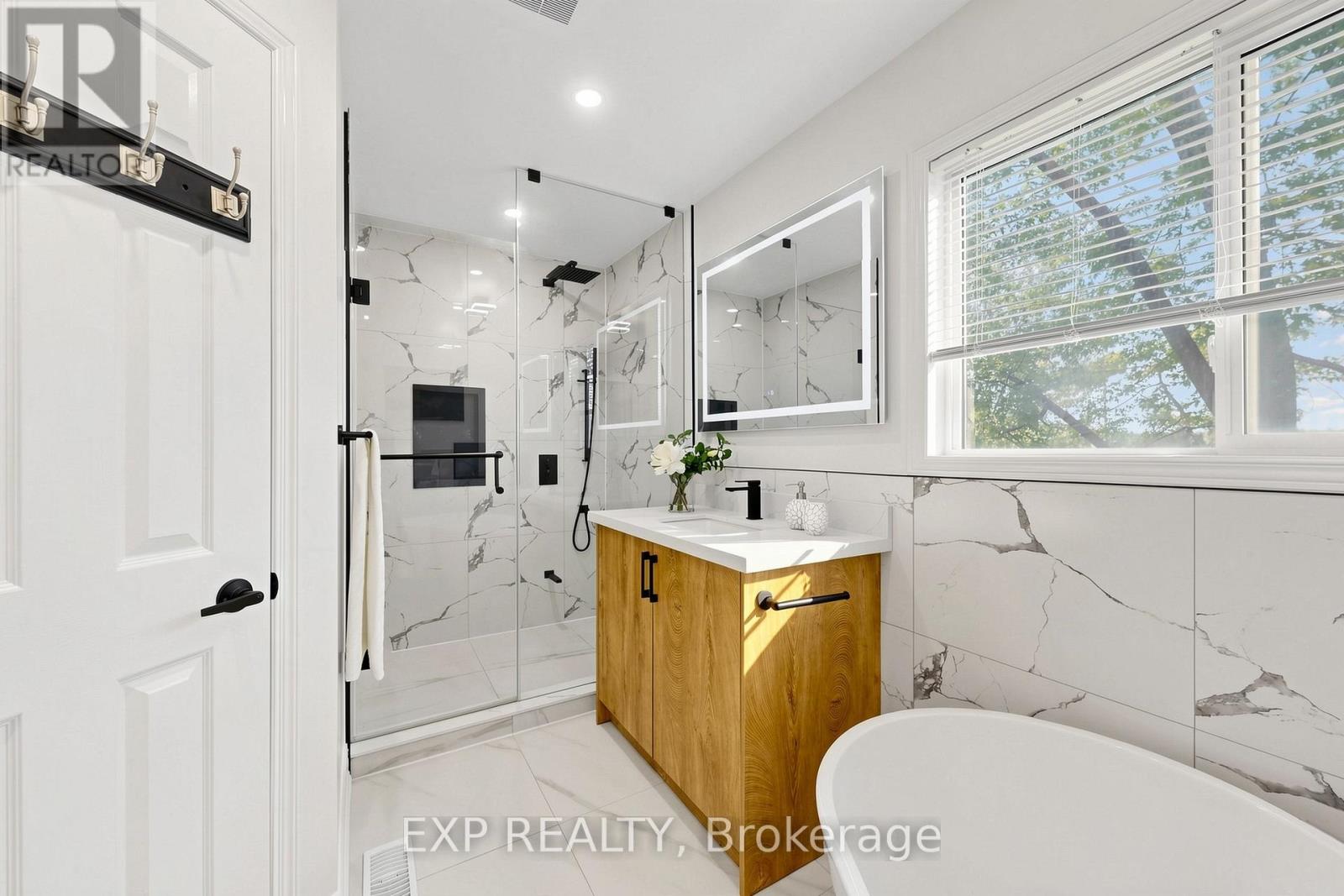 106 SMALES DRIVE - 16