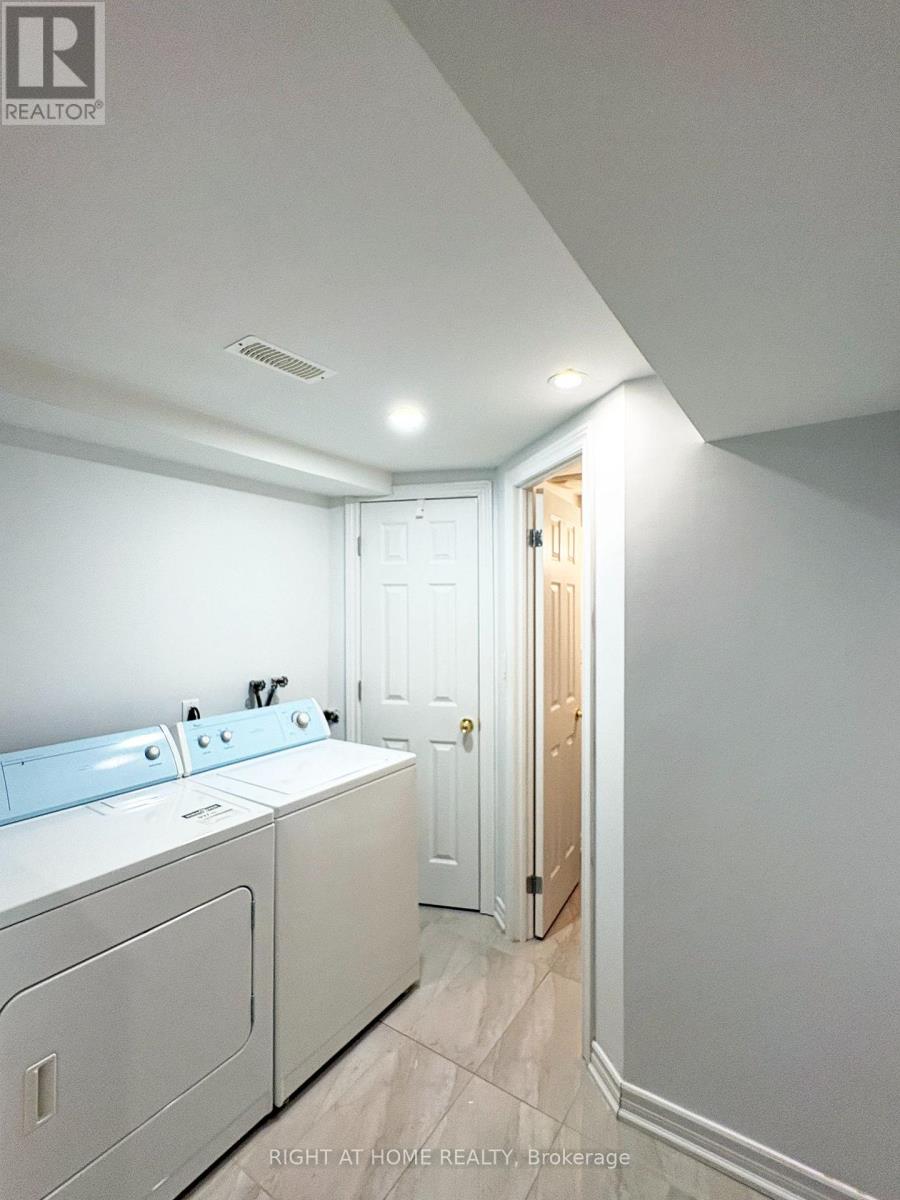 737 CABOTO TRAIL - 32