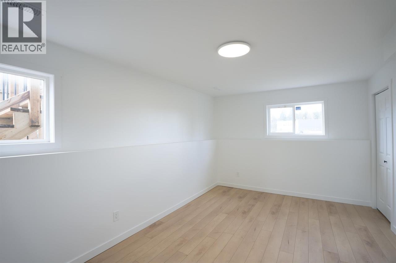 1497 MCCULLAGH AVENUE - 21