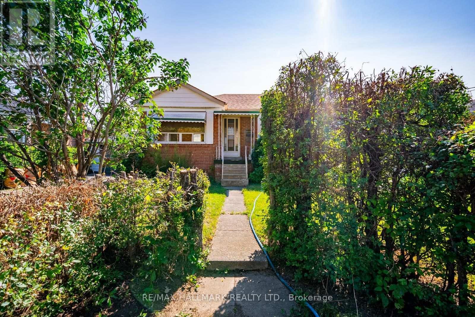 31 FRIMETTE CRESCENT - 2