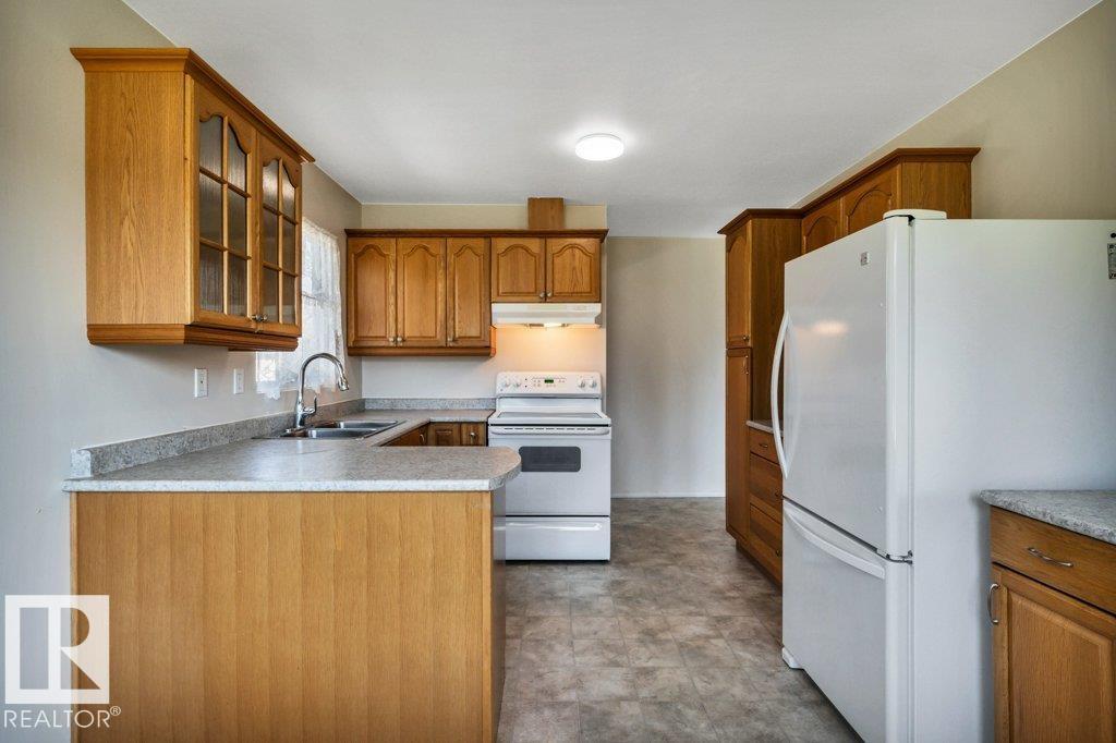 9 LINDEN ST S - Image 11