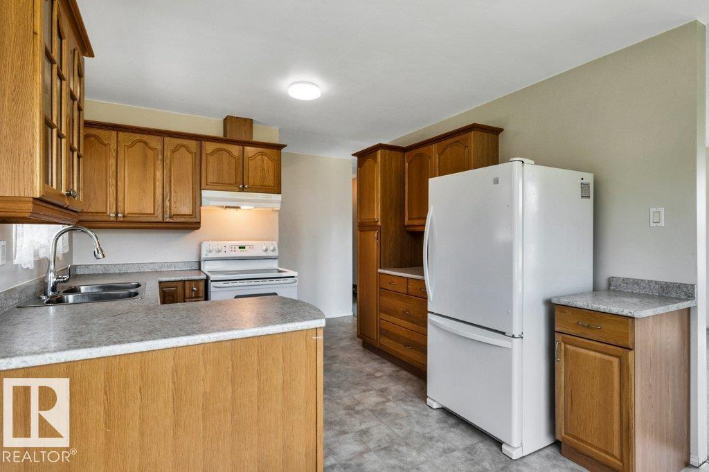 9 LINDEN ST S - Image 12